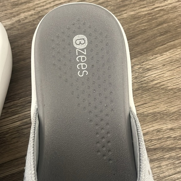 Bzees sandals - Picture 3 of 11